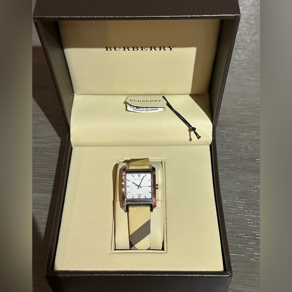 Burberry Ladies Watch - Picture 1 of 11